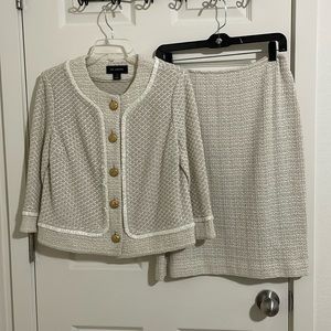 ⭐️ St. John Collection wool blazer and skirt. Ivory and gold, size 8